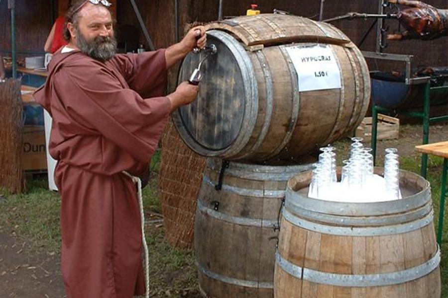 Traiteur m&eacute;di&eacute;val Bourges, Cher 18